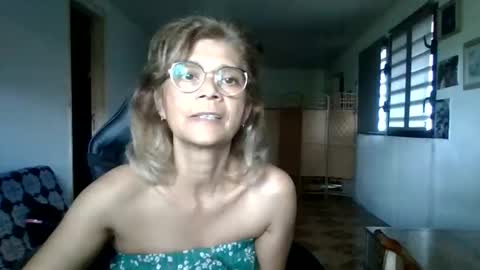 Snapshot of francelune chatting on 10.23.25 francelune online show from 10.23.25
