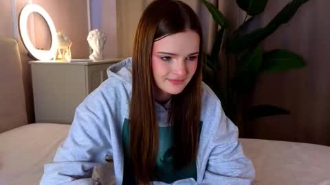 Snapshot of francessmason chatting on 02.27.26 Marybrown eye Katy gray eye online show from 02.27.26