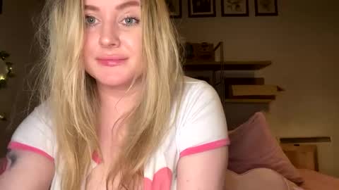 Snapshot of francis_digby chatting on 03.08.25 Francis Digby online show from 03.08.25