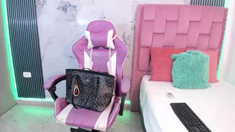 Laura online show from 12.13.25