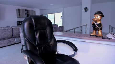 Frank Farrell. Hey remember to give me a thumbs up Ty online show from 01.29.25