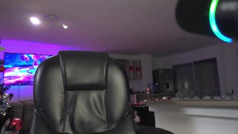 Frank Farrell. Hey remember to give me a thumbs up Ty online show from 12.18.25