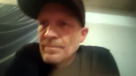 Snapshot of frankieblueeyes4u chatting on 05.04.26 Famous Blue Eyes online show from 05.04.26