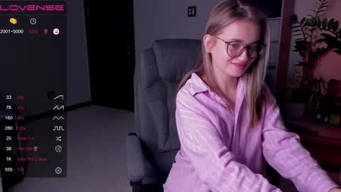 Snapshot of frannpalmer chatting on 02.21.25 Frann online show from 02.21.25