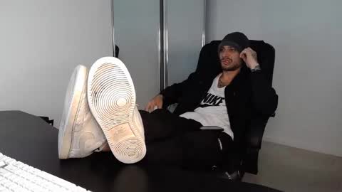 Fraser online show from 02.04.25