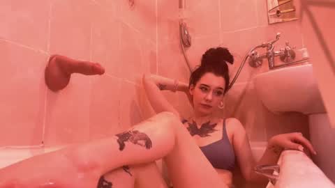 Snapshot of frau_basted chatting on 01.10.25 mistress Bastet and  mintcola online show from 01.10.25