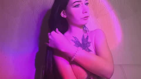 Snapshot of frau_basted chatting on 01.16.25 mistress Bastet and  mintcola online show from 01.16.25