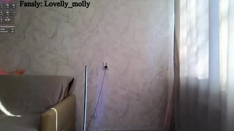 Snapshot of frauchocolate chatting on 02.21.25 Alice online show from 02.21.25