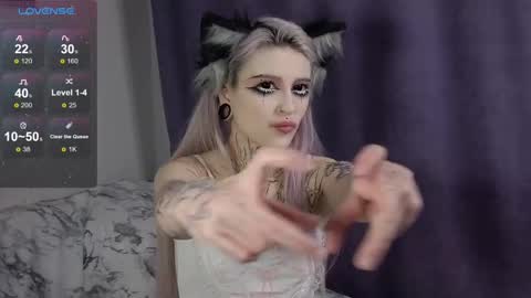 Snapshot of fraulein_mooon chatting on 12.15.24 Asya UwU online show from 12.15.24