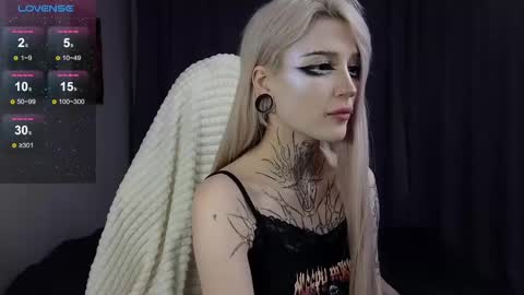 Snapshot of fraulein_mooon chatting on 01.03.25 Asya UwU online show from 01.03.25