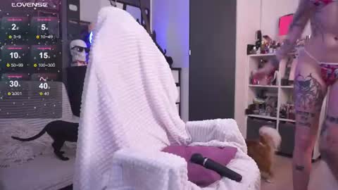 Snapshot of fraulein_mooon chatting on 06.13.26 Asya UwU online show from 06.13.26