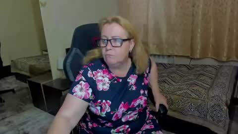 Snapshot of fraumartha chatting on 06.27.26 FrauMartha online show from 06.27.26