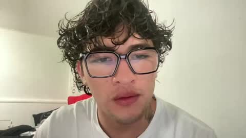 Snapshot of freakydlboii chatting on 06.17.26 freakydlboii online show from 06.17.26