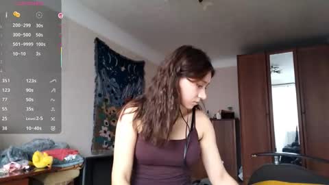 Mia online show from 10.28.25