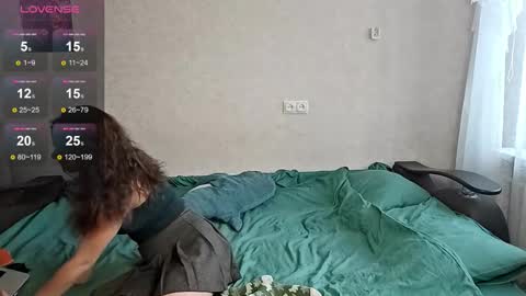 Mia online show from 12.21.25