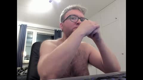 Snapshot of fredrik386959 chatting on 01.12.25 Fredrik online show from 01.12.25