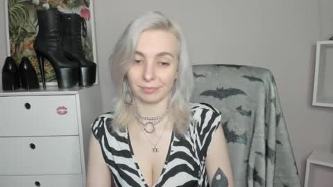 Snapshot of freeanne chatting on 06.18.26 Anne online show from 06.18.26