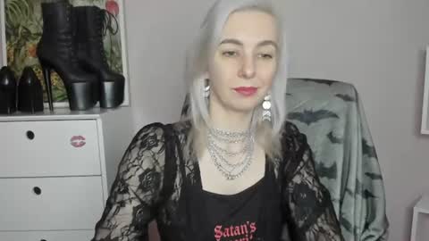 Snapshot of freeanne chatting on 06.24.26 Anne online show from 06.24.26