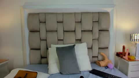 Snapshot of frehia_dimou chatting on 04.29.26 Frehia online show from 04.29.26