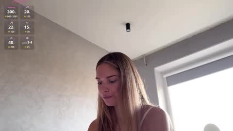 Snapshot of frenzyfoxs chatting on 10.05.25 Jason and Sonya online show from 10.05.25