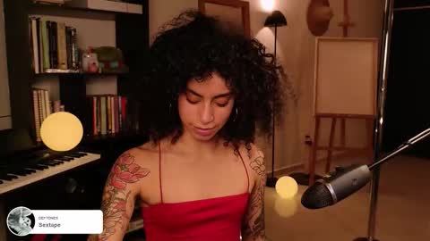 Snapshot of fresatanica chatting on 10.27.25 Vale online show from 10.27.25