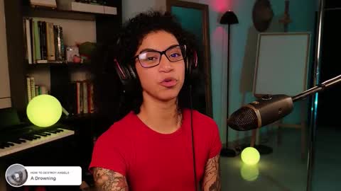 Snapshot of fresatanica chatting on 11.16.25 Vale online show from 11.16.25