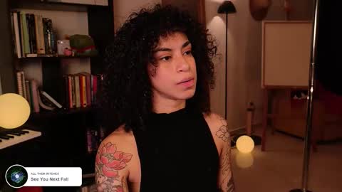 Snapshot of fresatanica chatting on 11.19.25 Vale online show from 11.19.25