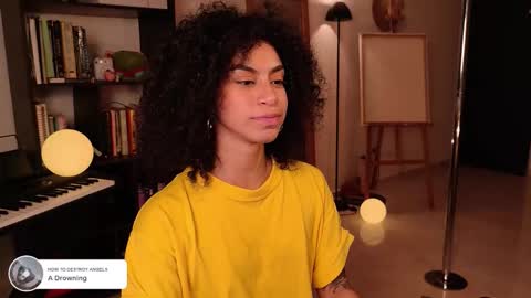 Snapshot of fresatanica chatting on 11.20.25 Vale online show from 11.20.25