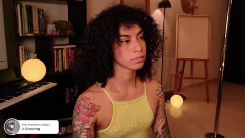 Snapshot of fresatanica chatting on 11.24.25 Vale online show from 11.24.25