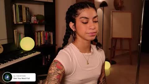 Snapshot of fresatanica chatting on 11.26.25 Vale online show from 11.26.25