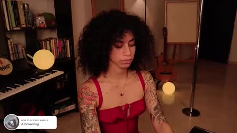 Snapshot of fresatanica chatting on 11.28.25 Vale online show from 11.28.25