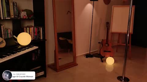 Snapshot of fresatanica chatting on 12.02.25 Vale online show from 12.02.25