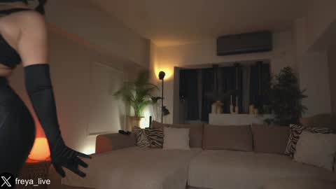 Freya online show from 10.30.25