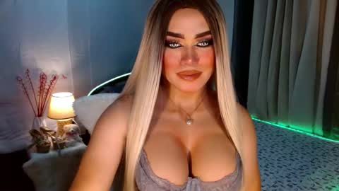 Miss Frea  online show from 10.10.25