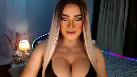 Snapshot of freya_lovestocum chatting on 11.04.25 Miss Frea online show from 11.04.25