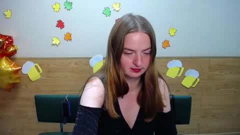 Snapshot of freyadak chatting on 09.23.25 FreyaDak online show from 09.23.25