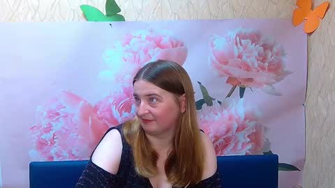 Snapshot of freyadak chatting on 10.06.25 FreyaDak online show from 10.06.25