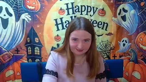 Snapshot of freyadak chatting on 10.30.25 FreyaDak online show from 10.30.25