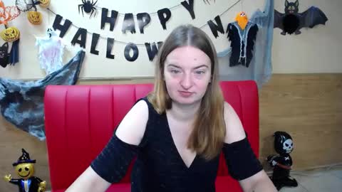 Snapshot of freyadak chatting on 11.02.25 FreyaDak online show from 11.02.25