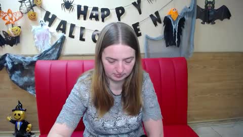 Snapshot of freyadak chatting on 11.13.25 FreyaDak online show from 11.13.25