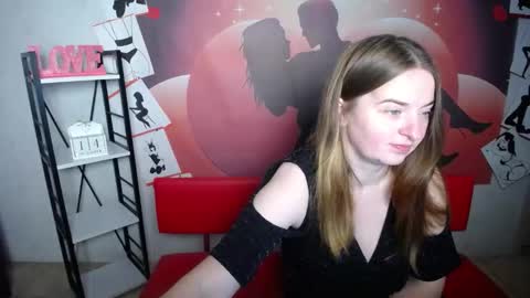 Snapshot of freyadak chatting on 12.14.25 FreyaDak online show from 12.14.25