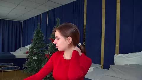 Snapshot of freyavey chatting on 12.20.25 FreyaVey online show from 12.20.25