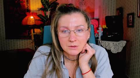 Snapshot of fridatander chatting on 02.02.25 Frida Tander online show from 02.02.25