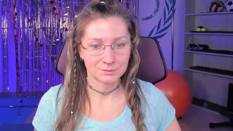 Snapshot of fridatander chatting on 02.24.25 Frida Tander online show from 02.24.25