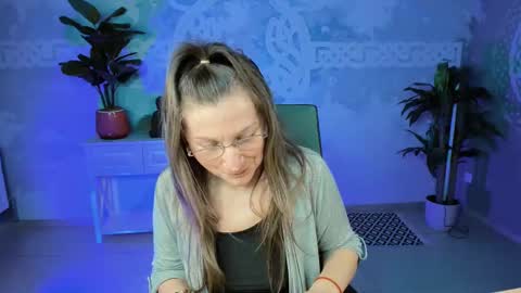 Snapshot of fridatander chatting on 03.02.25 Frida Tander online show from 03.02.25