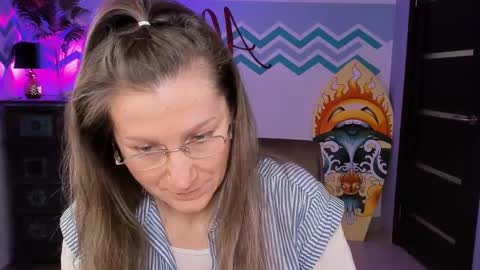 Snapshot of fridatander chatting on 03.03.25 Frida Tander online show from 03.03.25