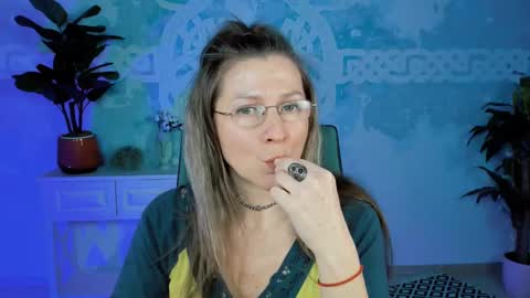 Snapshot of fridatander chatting on 03.06.25 Frida Tander online show from 03.06.25