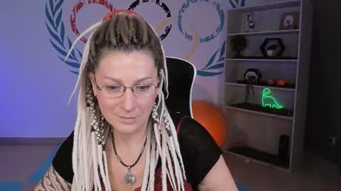 Frida Tander online show from 12.21.25