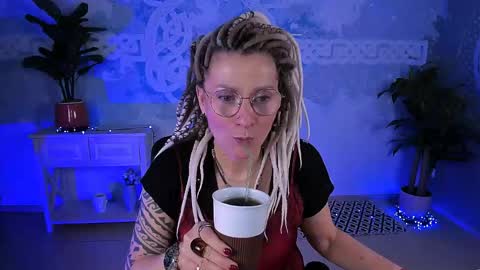 Snapshot of fridatander chatting on 04.26.26 Frida Tander online show from 04.26.26