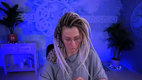Snapshot of fridatander chatting on 05.03.26 Frida Tander online show from 05.03.26